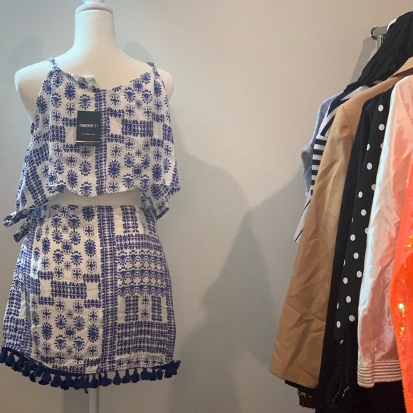 Forever 21 large 2 piece - Picture 2 of 7